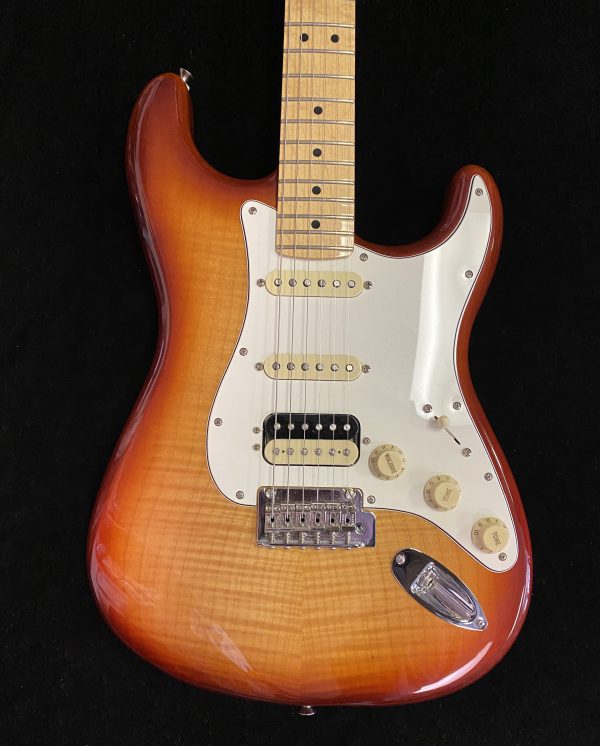 Fender Player Stratocaster HSS Plus Top Maple Fingerboard Limited-Edition Electric Guitar Sienna Sunburst - Gig Bag