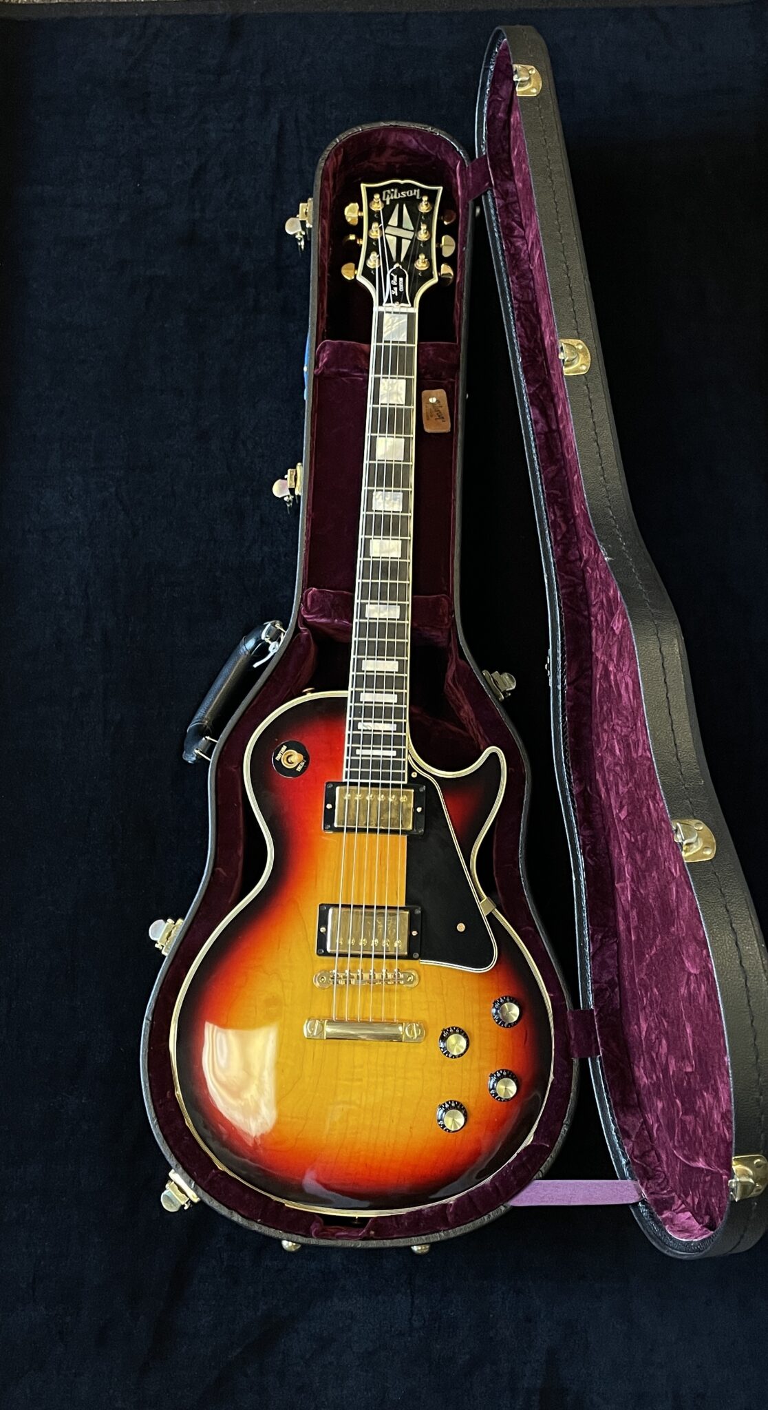 2002 Gibson Custom Shop 1968 Custom Re-issue - Tri-color Sunburst - Image 3