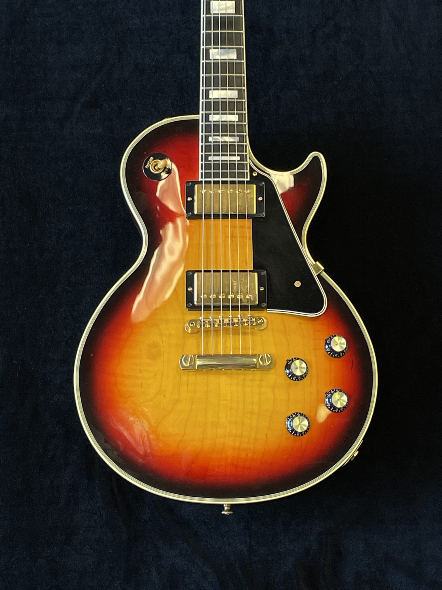 2002 Gibson Custom Shop 1968 Custom Re-issue - Tri-color Sunburst - Image 5